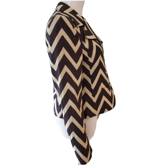 Escada Chevron Notch Lapel Jacket
Blazer Black Tan Size 34 USA 4 - Picture 3 of 8